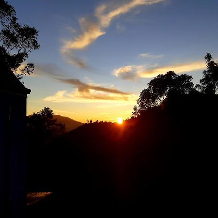 Cloudy Hill Cottage Ella Bagian luar foto