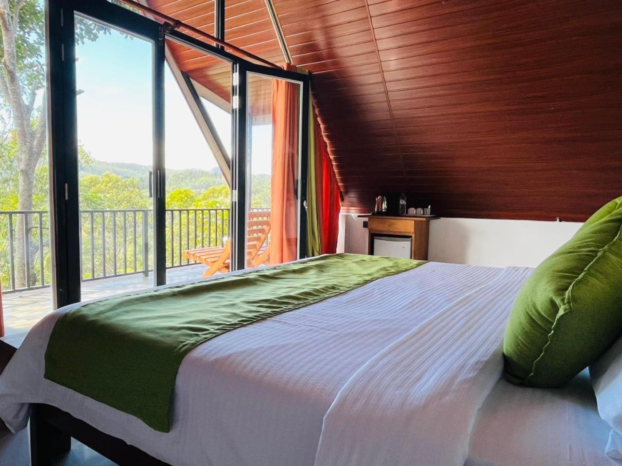 Cloudy Hill Cottage Ella Bagian luar foto