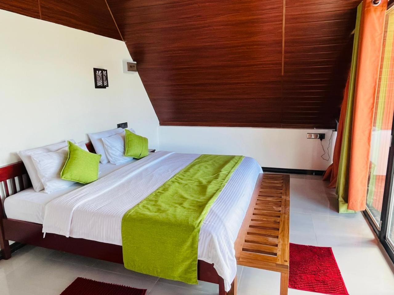 Cloudy Hill Cottage Ella Bagian luar foto