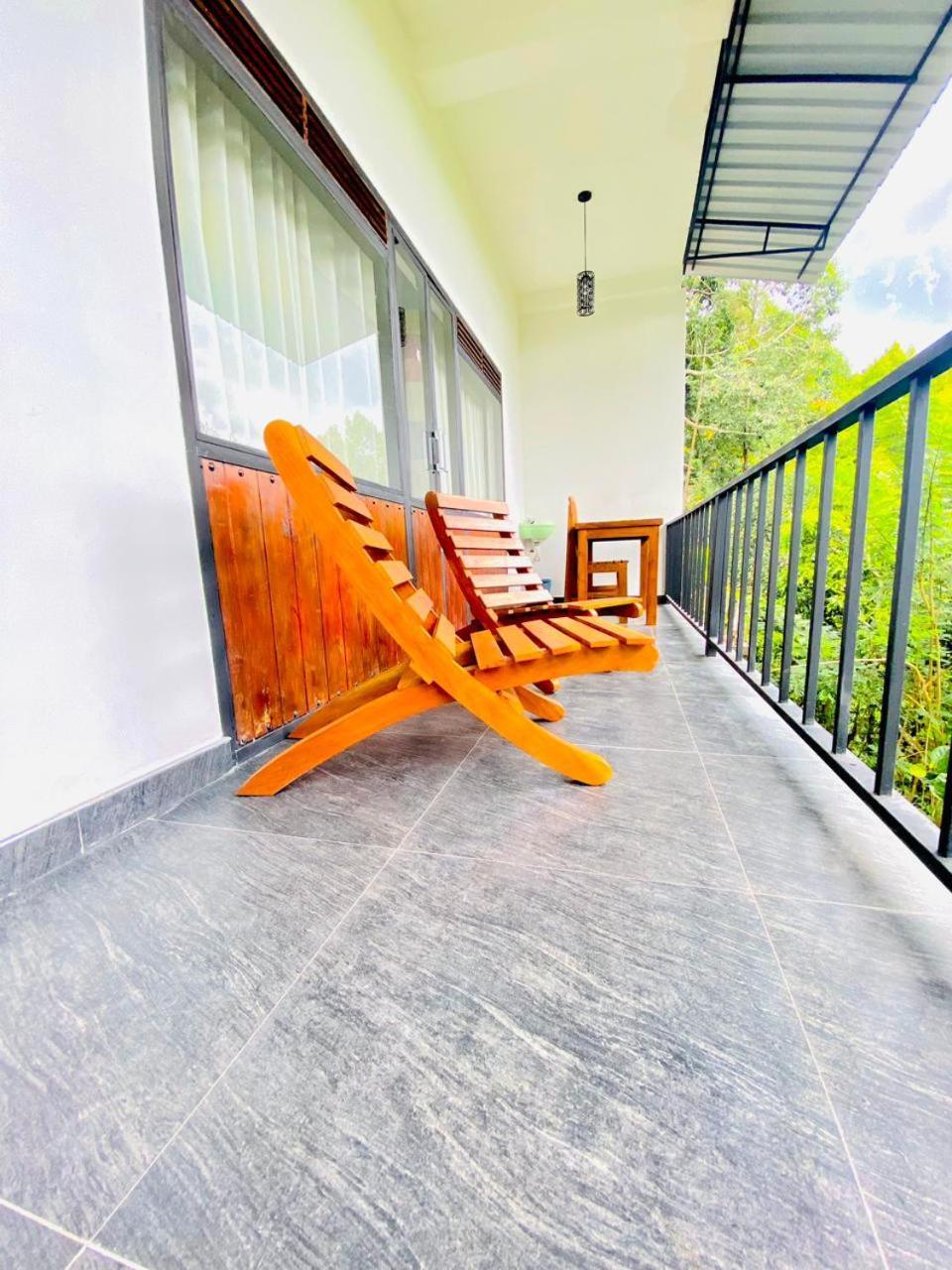 Cloudy Hill Cottage Ella Bagian luar foto