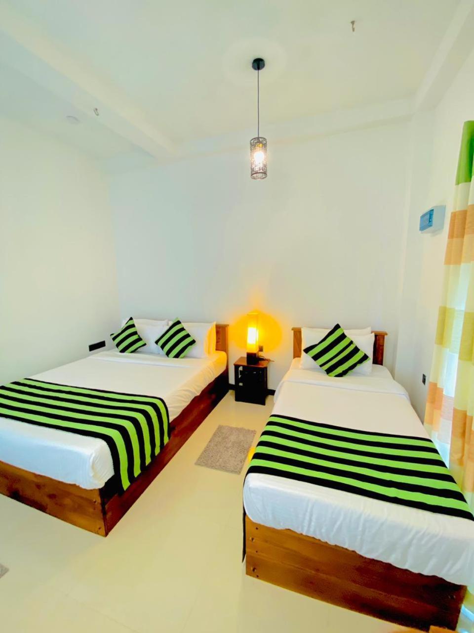 Cloudy Hill Cottage Ella Bagian luar foto